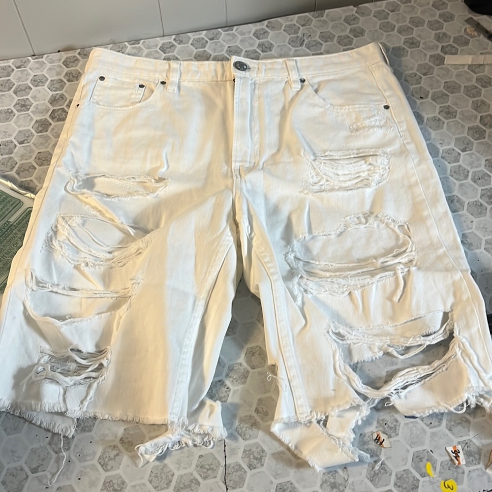 BDG Sz 30W MIDI Bermuda Low Rise White Distressed Denim Jean Shorts